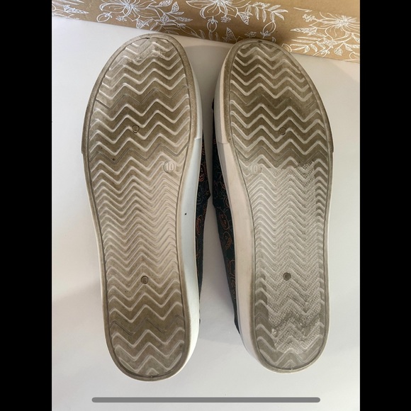 Tommy Bahama Halloween Slip-On (Glow in the Dark!) - Picture 5 of 5